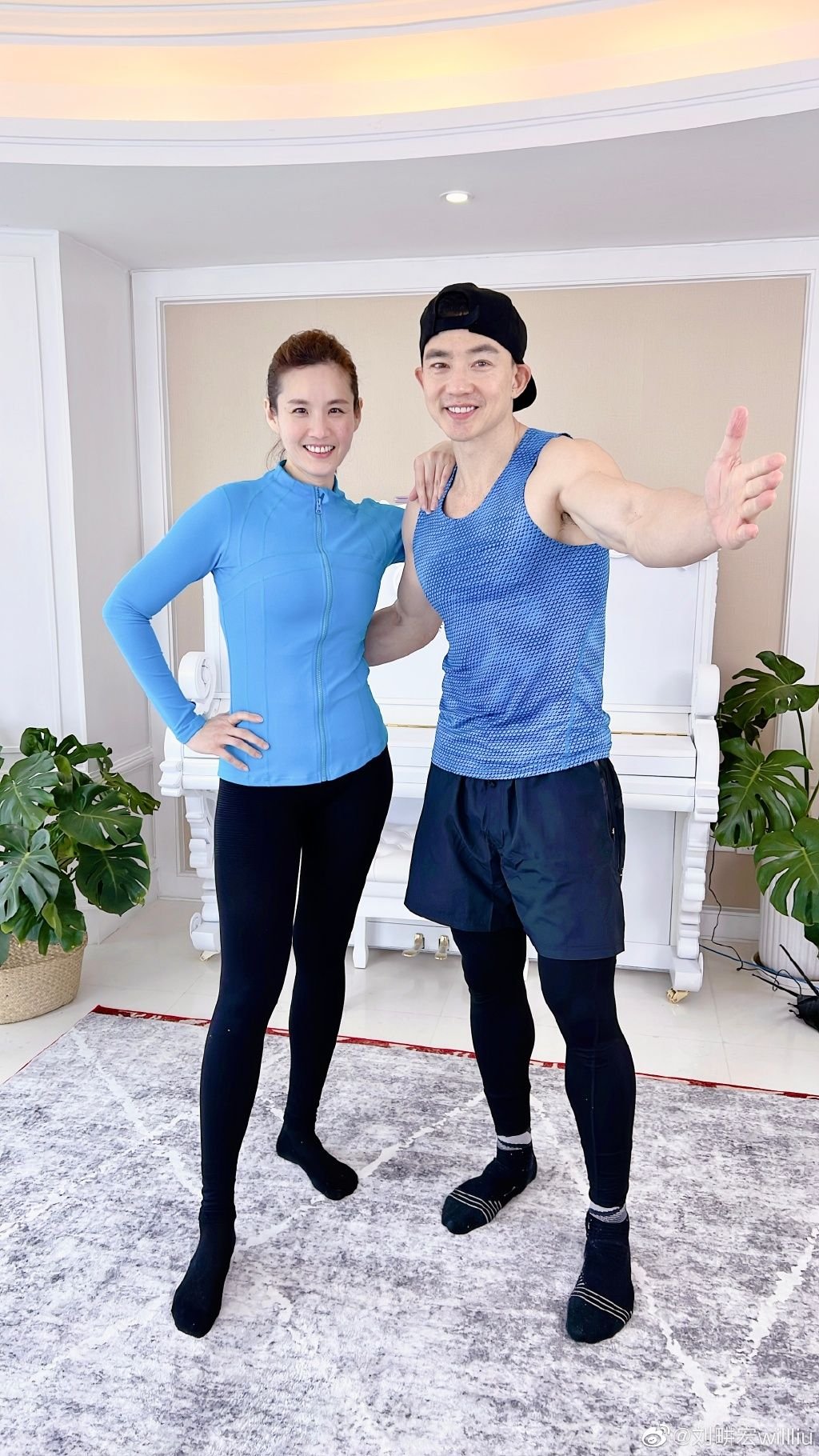 刘畊宏与妻子凭借健身直播爆红。