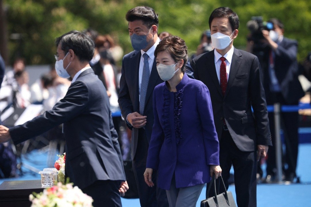 韩国前总统朴槿惠出席新总统尹锡悦的就职典礼。（图取自路透社）