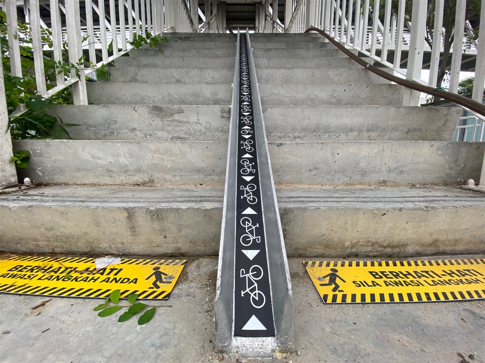 拉詹德兰表示，峇央峇鲁的行人天桥，是全槟首个拥有脚车专用斜道的行人天桥。