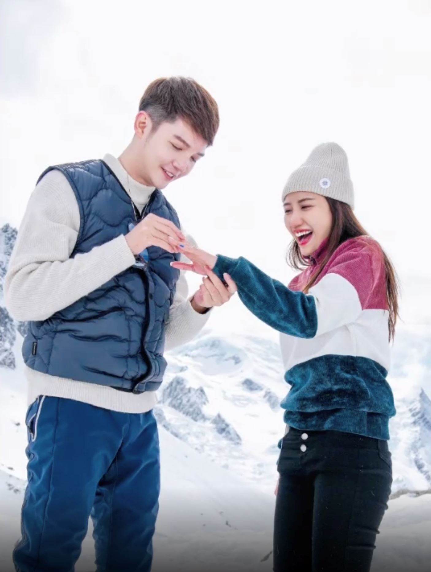朱浩仁在漂亮的雪山前求婚成功！