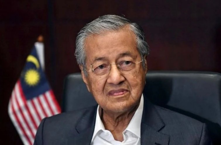马哈迪今年97岁，是本届大选最年长的候选人。