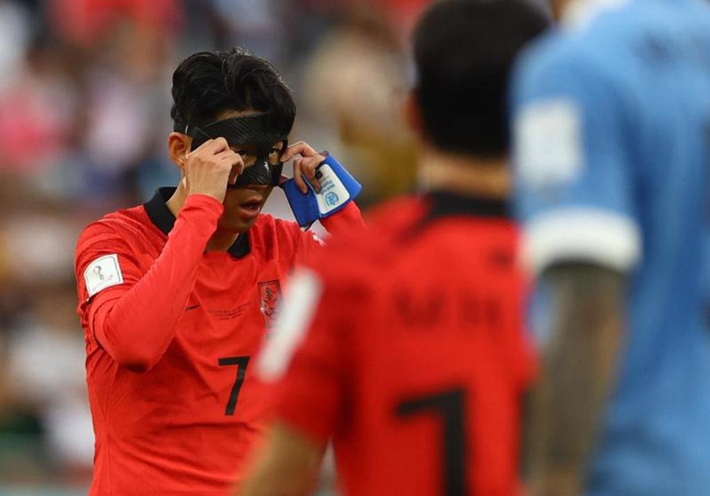 韩国队长孙兴慜戴著防护面罩出赛。