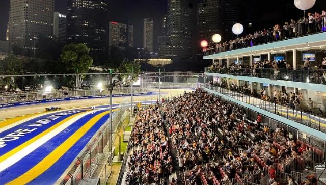 F1新加坡大奖赛吸引30万2000名车迷入场。