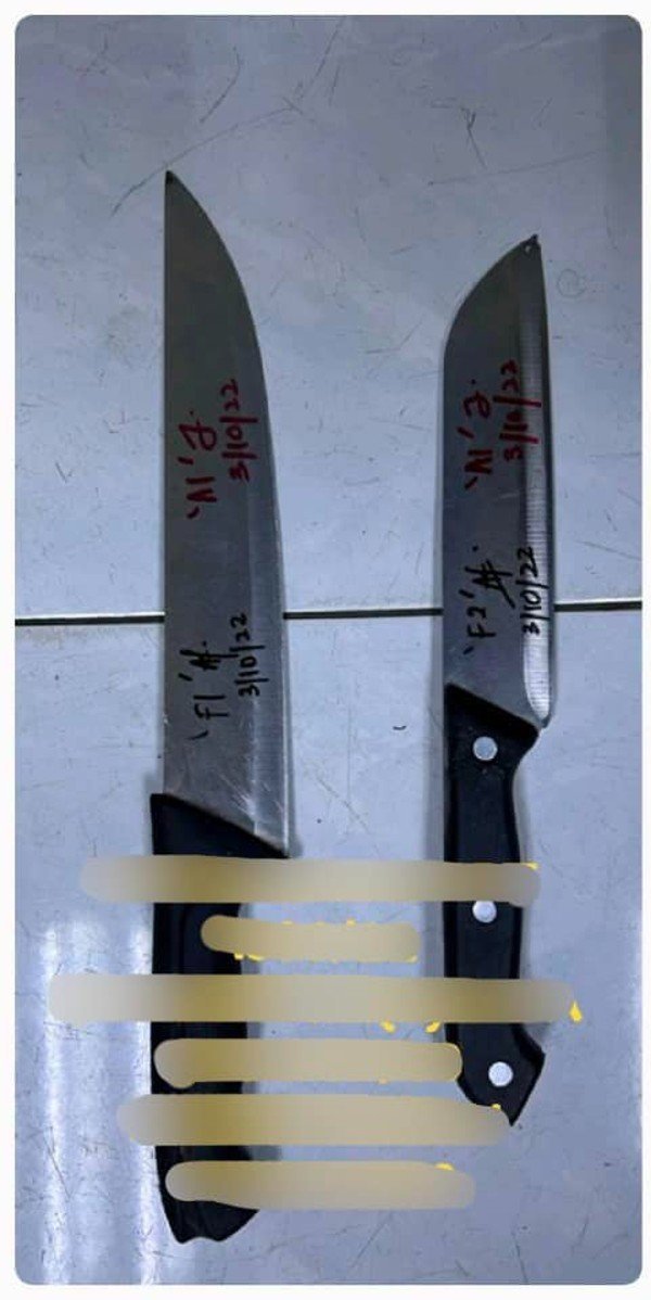 警方充公两把刀子。