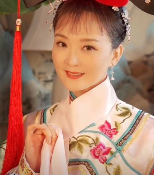 王艳曾在经典琼瑶剧《还珠格格》出演“晴儿”，知书达礼的形象惹人怜爱。