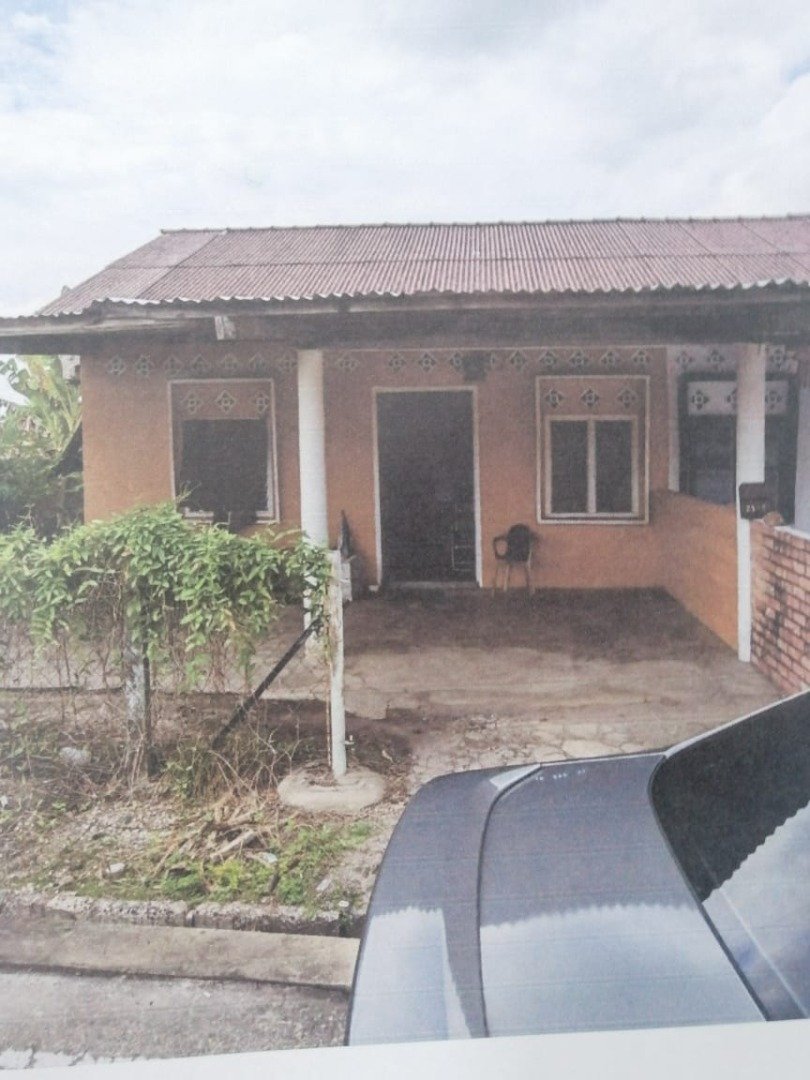 老翁每月以450令吉租下这间民宅，在利民达新村内设淫窦。