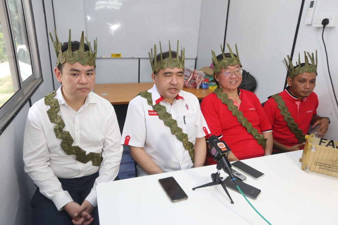 陆兆福（左2）在记者会上表示任何政党欲加入希盟，包括睦达党，都不应该附加任何的条件。