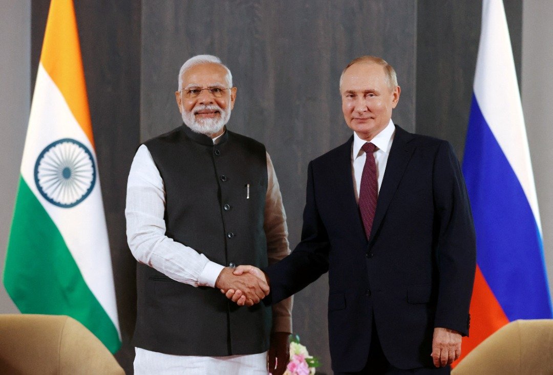 印度总理莫迪（左）和俄罗斯总统普京周五在上海合作组织峰会期间会面。莫迪向普京表达了对战争的关切，普京表示理解。（图取自俄罗斯卫星通讯社/路透社）
