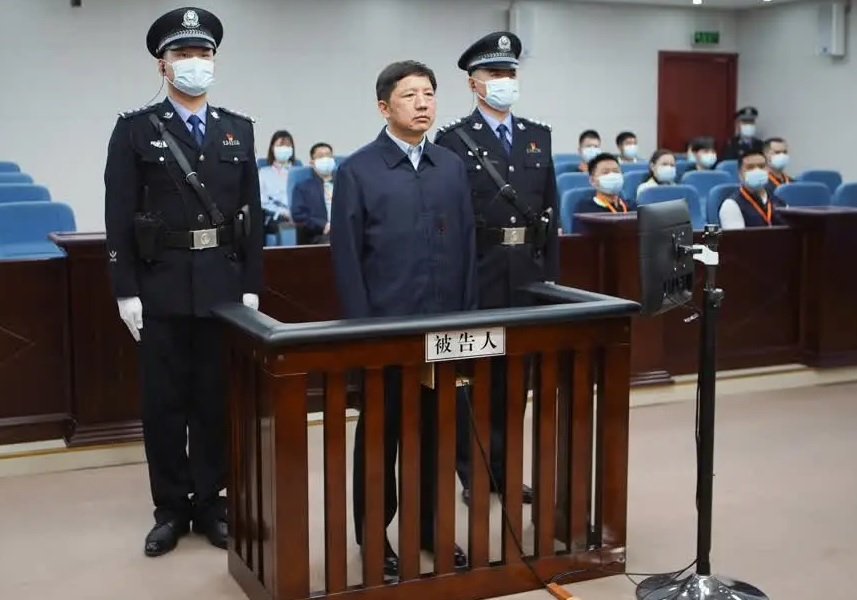 重庆市副市长兼公安局长邓恢林，被河北省保定市中级人民法院判处坐牢15年。（图取自网络）