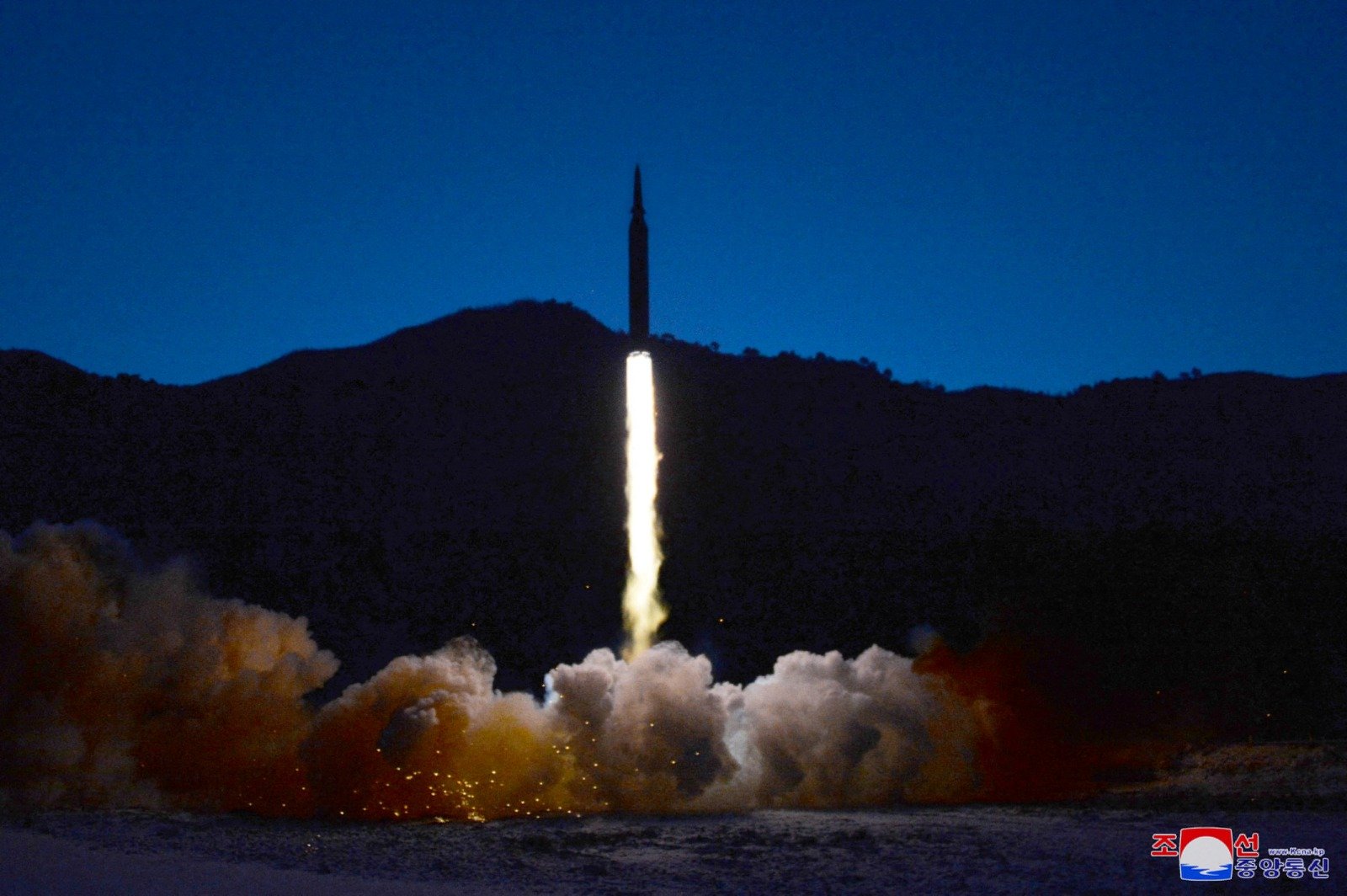 朝鲜官媒去年1月12日发布照片，宣布该国前一天在一个未公开地点试射高超音速导弹。（图取自朝中社/路透社档案照）