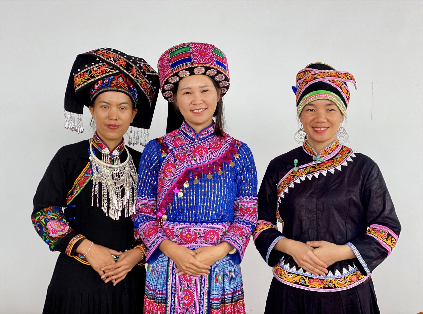云南内共有23个民族，其中麻栗坡有8个主要民族。