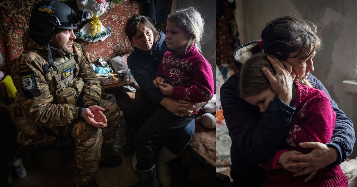 一名警察尝试说服当地居民奥尔哈和她6岁的孙女阿莉娜，从遭俄军围困的巴赫姆特离开。最后只有阿莉娜同意撤离。在离开前，奥尔哈拥抱孙女作道别。（图取自路透社）