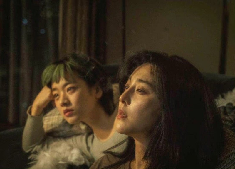 范冰冰（右）和韩星李周映合作女同志电影《绿夜》，入围柏林影展。