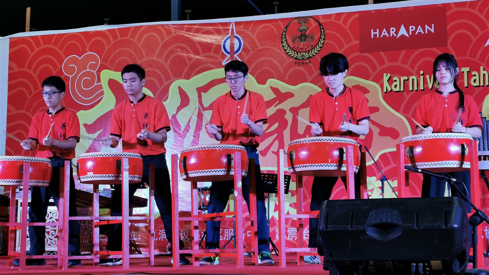 九洞新春晚会呈献多场华乐演奏，其中由华都风艺华乐团表演打击乐。