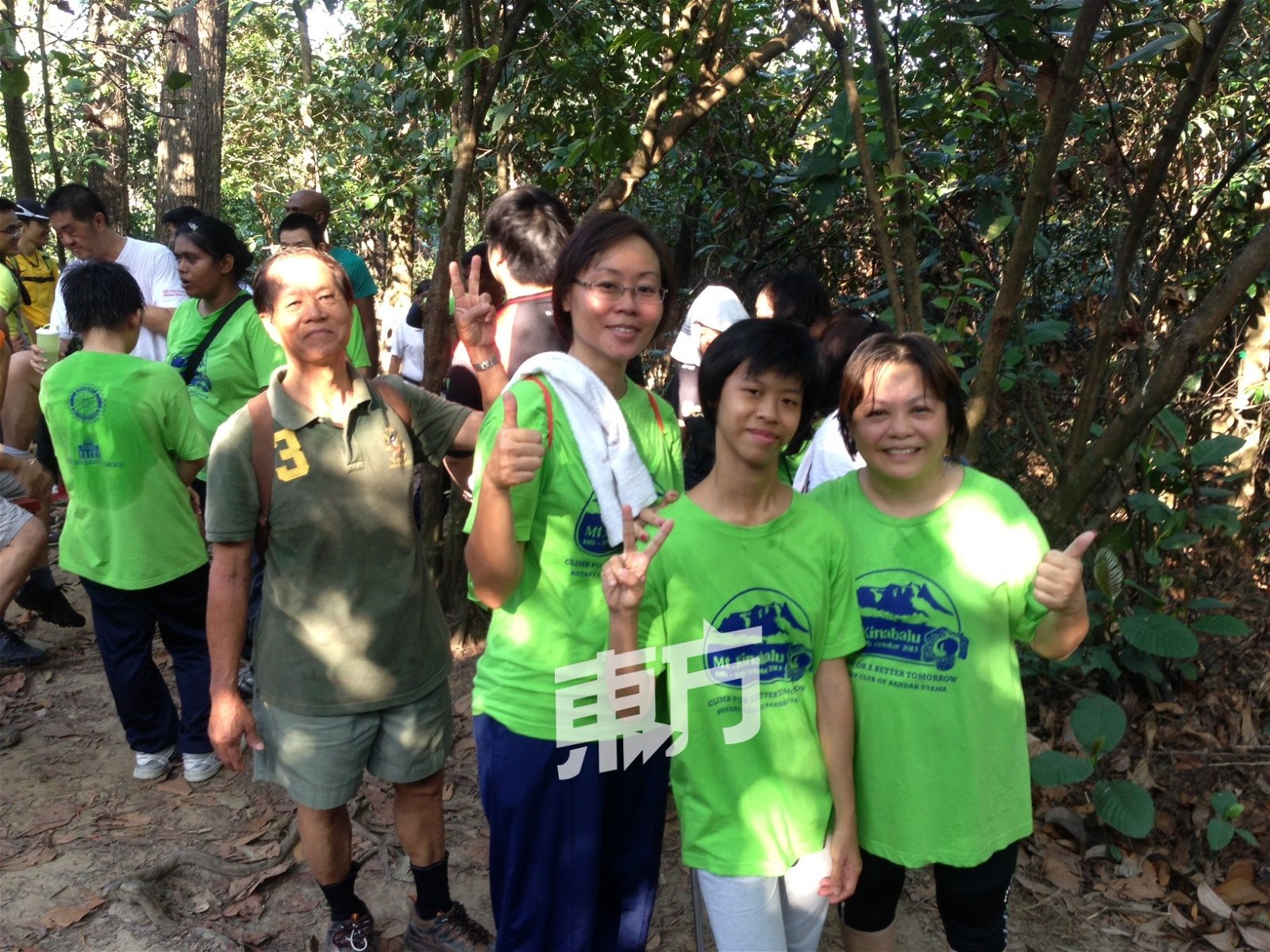 中学时期，陈天苪在母亲的陪同下参加扶轮社举办的神山攀爬活动。在正式爬山前，必须进行为期半年的爬山训练。