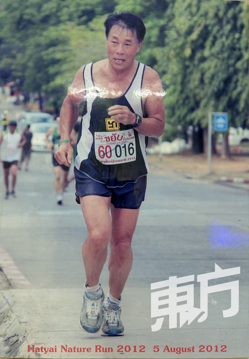 黄学任在2012年参加合艾自然跑只跑21公里，是他如今74岁可完成42公里马拉松的一半。