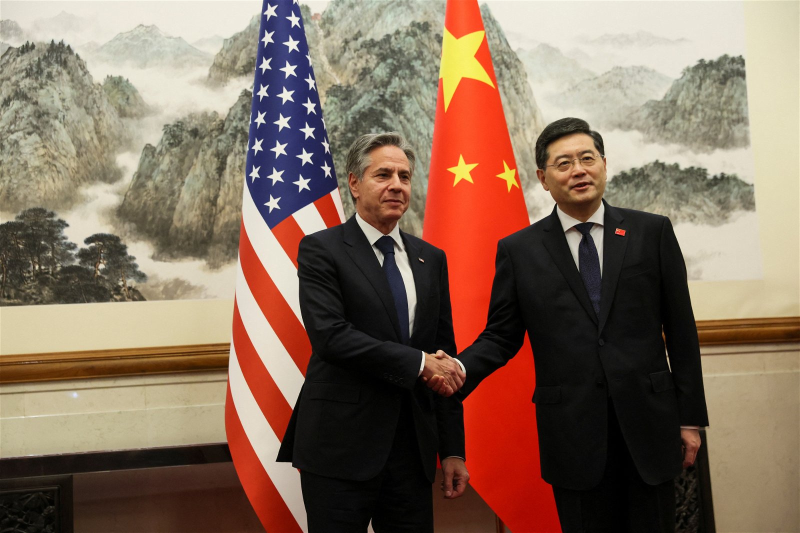 中国外长秦刚与美国国务卿布林肯握手后开始举行会谈 - 2023年6月18日, 俄罗斯卫星通讯社