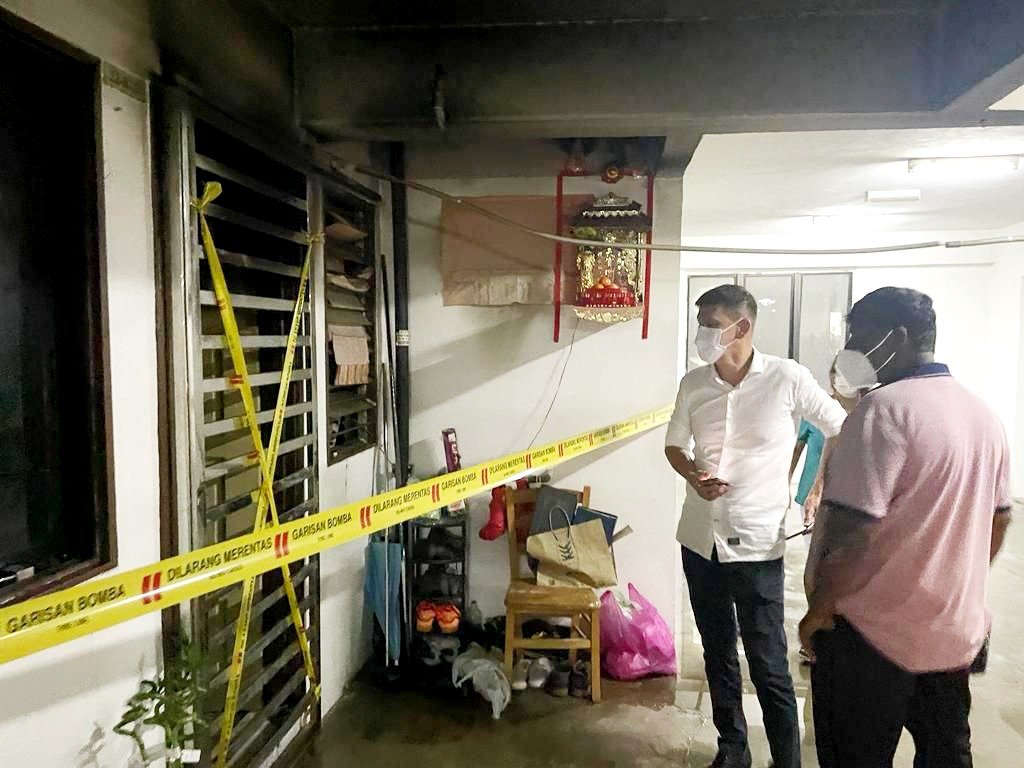 峇都兰樟一组屋住家周一晚7时左右发生火灾，当时屋主一家已外出。