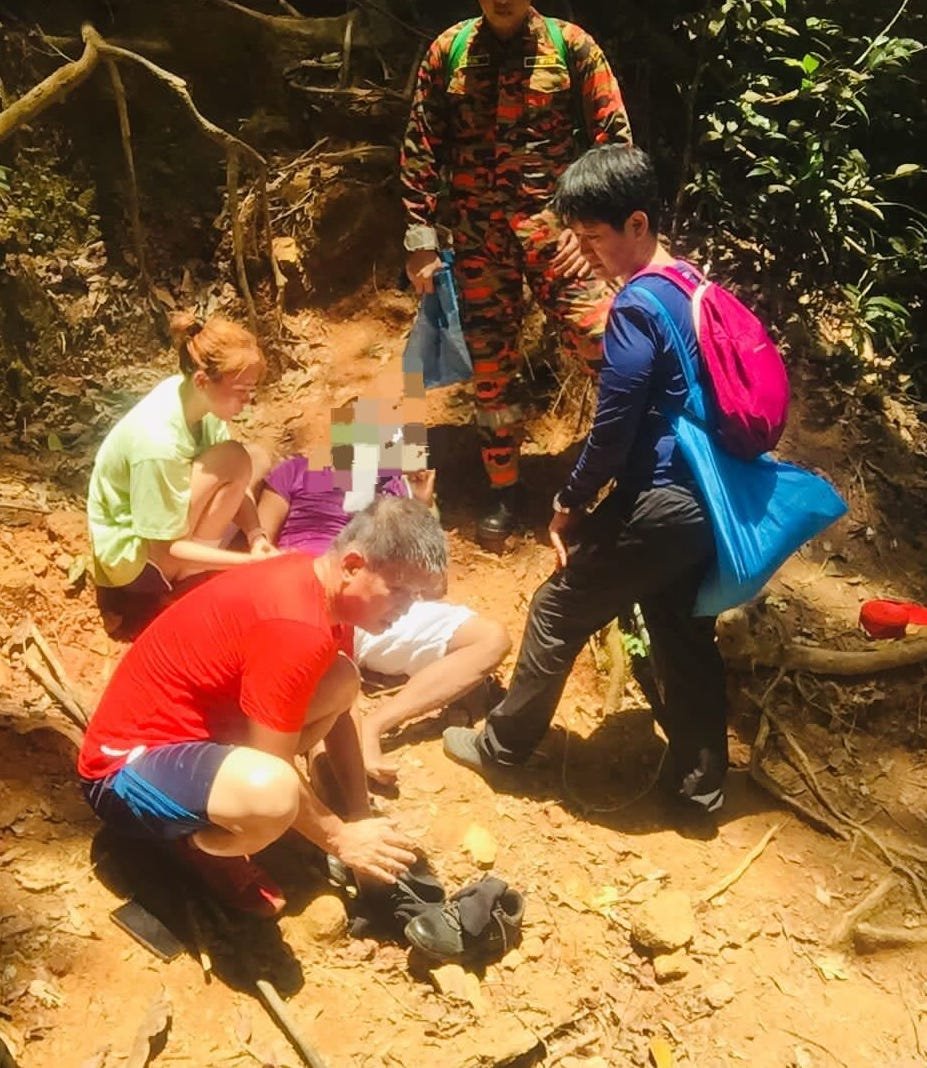 男子在攀登南峇山时突然感到呼吸困难。