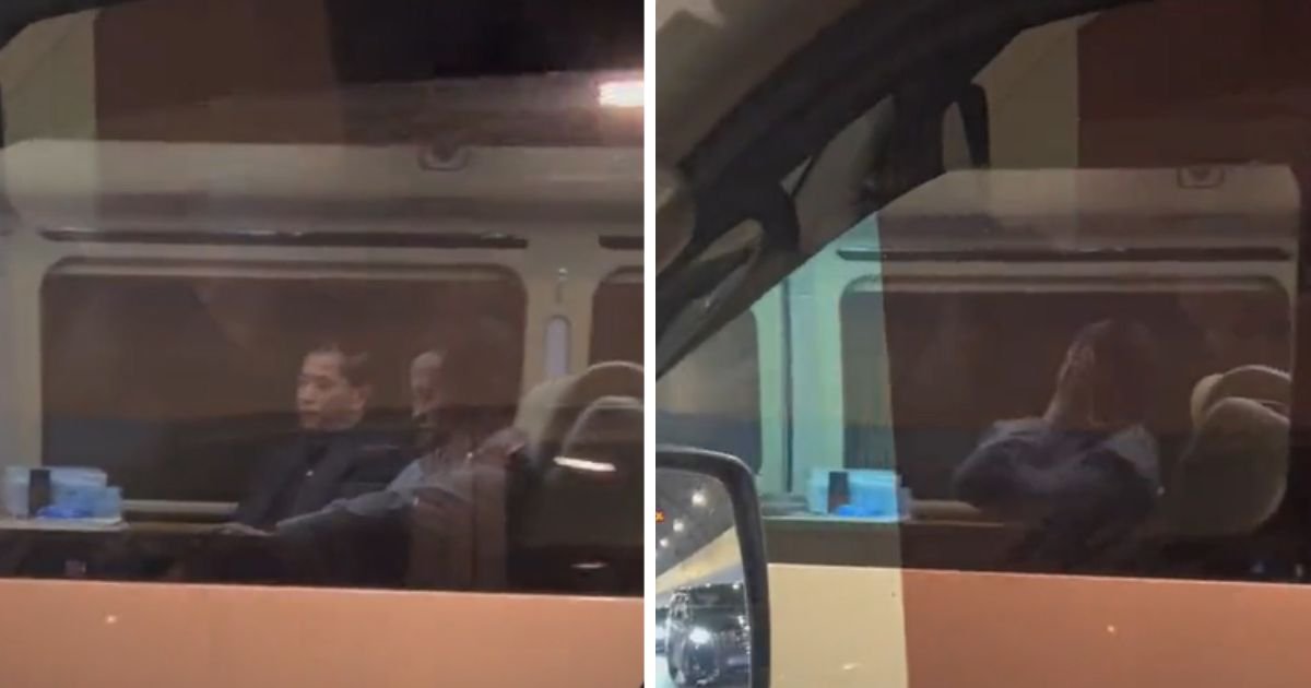 有网民在杭州文一路隧道中拍摄到马云与车上其他人交谈，并试图用手挡住脸部以避免被拍摄到。（图取自网络）