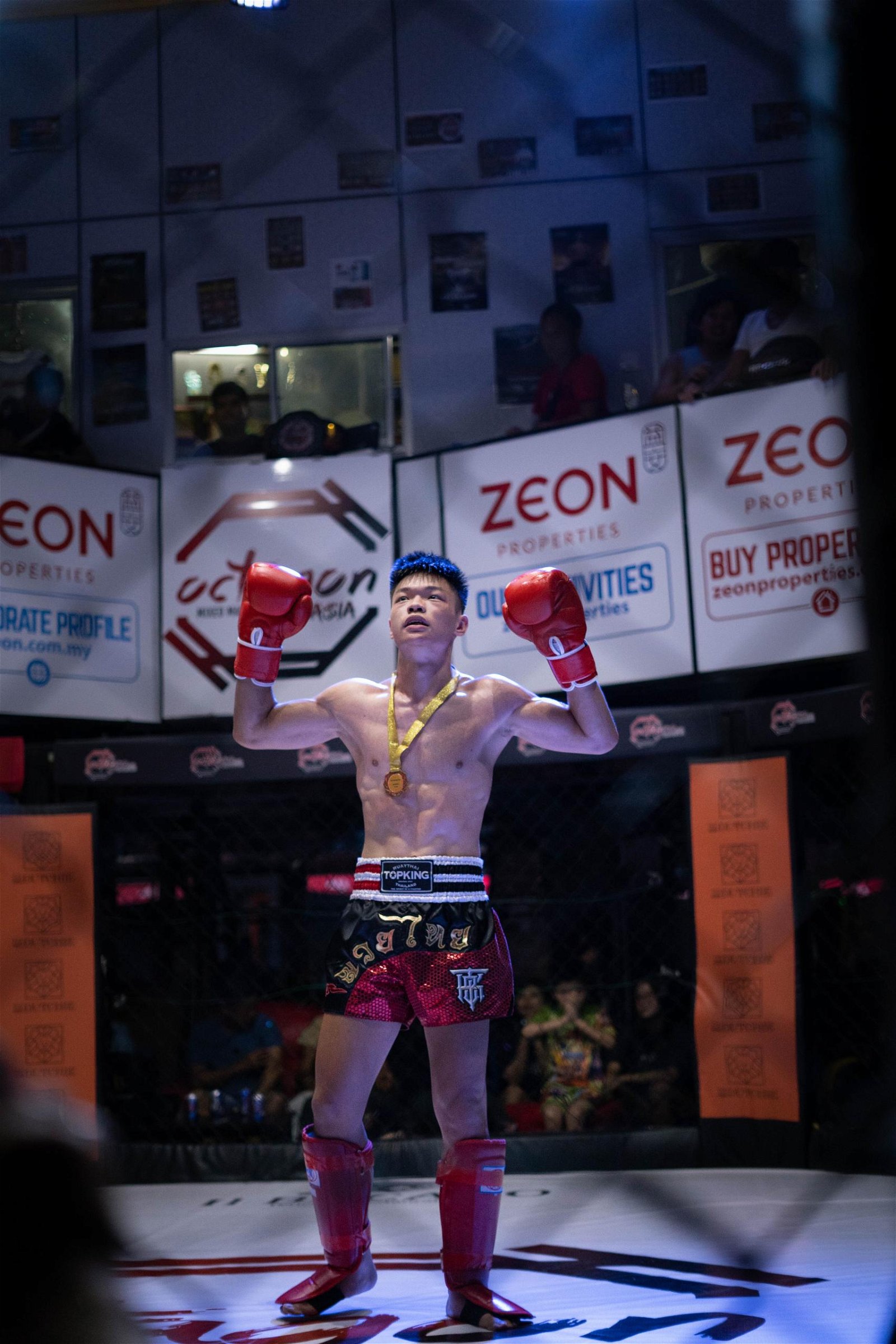 庄程崴甫在由Octagon Asia MMA组织的笼式综合格斗比赛中荣获75公斤级自由搏击冠军。