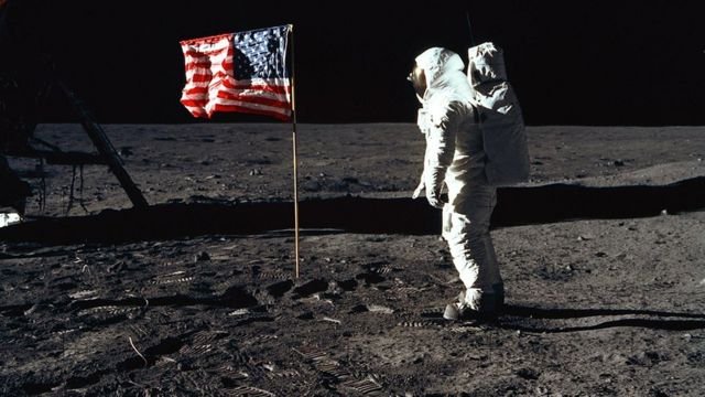 1969年7月20日，美国“阿波罗11号”太空船在月球表面成功著陆，太空人阿姆斯特朗在月球表面留下了人类的第一个脚印。然而质疑美国太空总署制造登月“骗局”的声音却一直存在。（法新社档案照）
