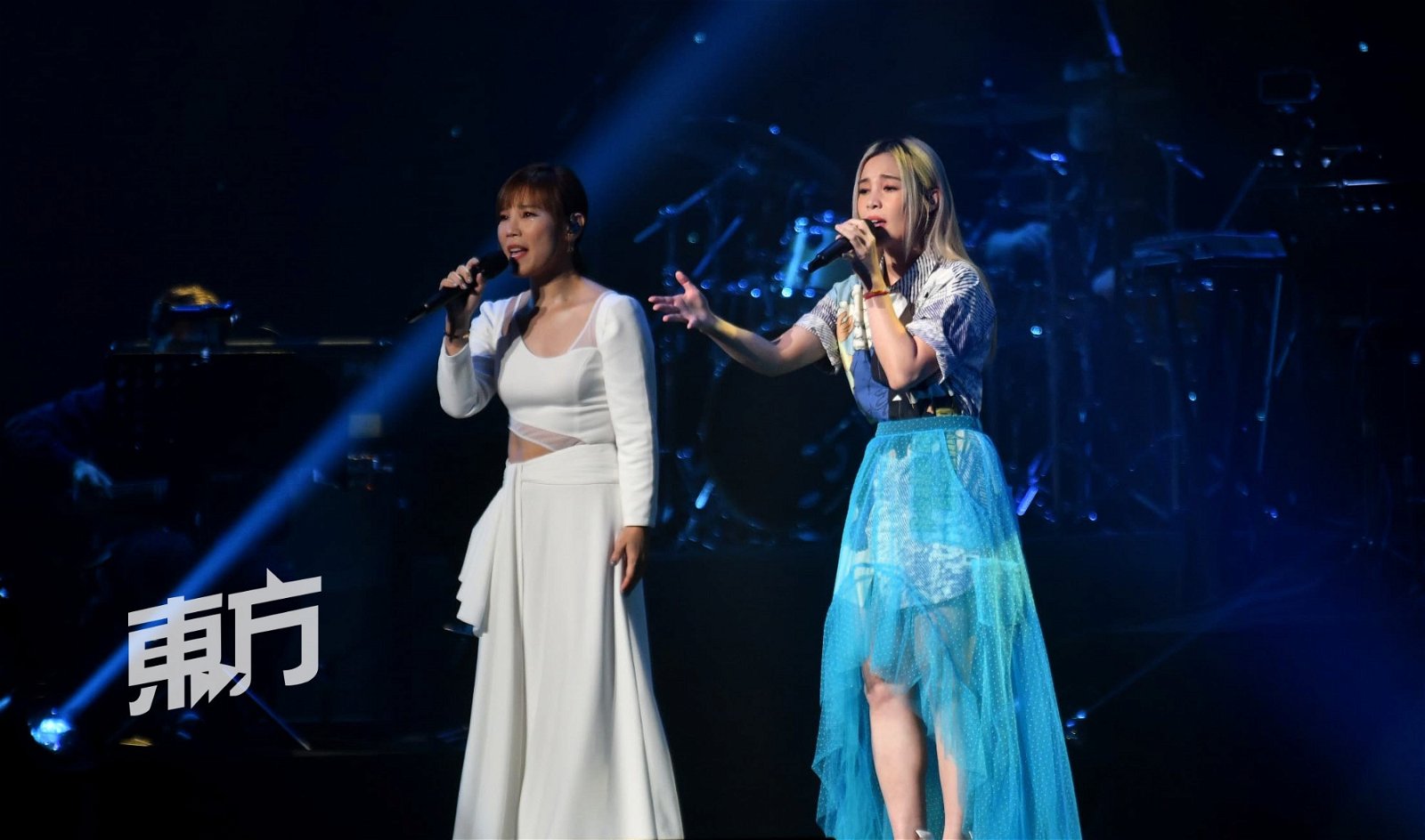 李佳薇和李佳欢合唱《单身也可以》。
