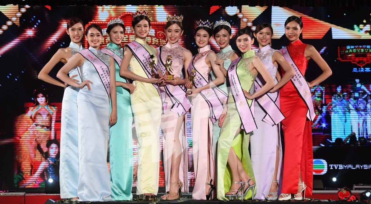 2023年国际中华小姐暨马来西亚全能女神竞选总决赛十强佳丽进行大合照。