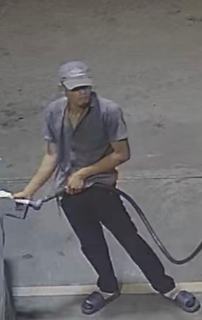 男嫌犯在油站被闭路电视拍下的画面。