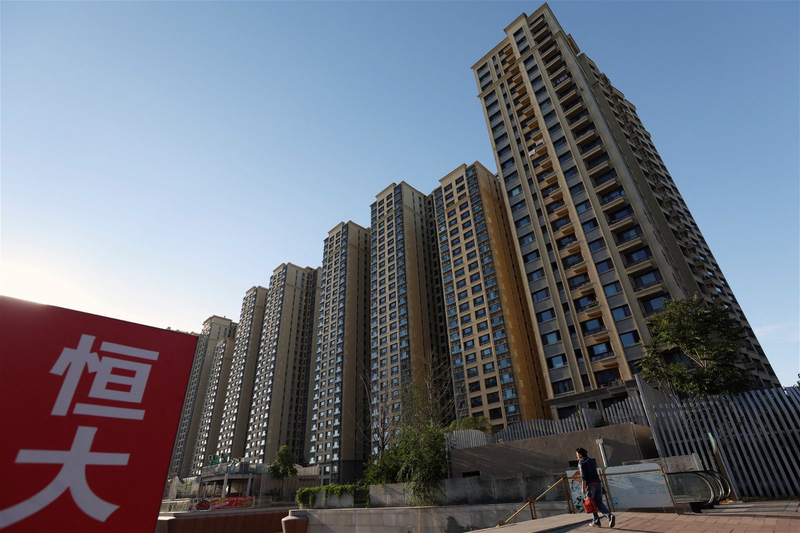 图为中国首都北京市一个恒大住宅小区。（图取自路透社）