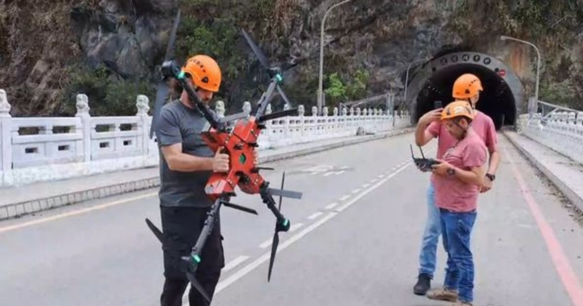 土耳其搜救队无人机启动搜索。（图取自ETtoday新闻云）