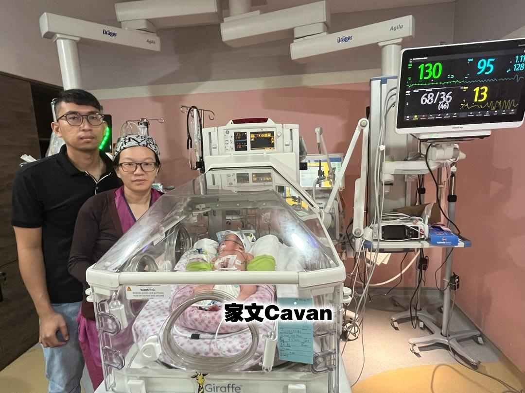 Vancharaphan及谢嘉汶备孕两年后生下最后一胎，不料宝宝出生后肺部发育不全。