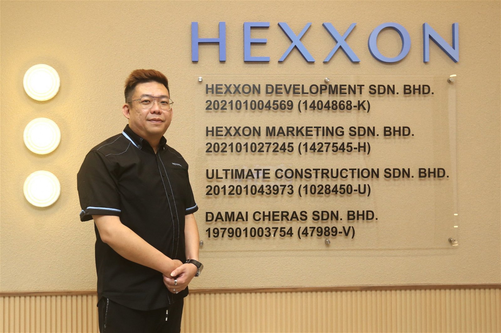 Hexxon 市场总监余京鸿在采访中分享了公司在产业界超过 30 年的经验和数十个成功项目的成就，强调了对新项目的信心和期许。