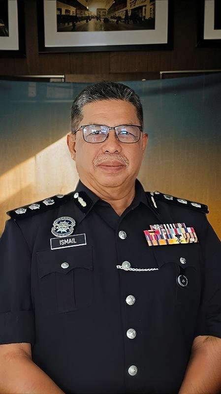 峇株巴辖警区主任依斯迈。