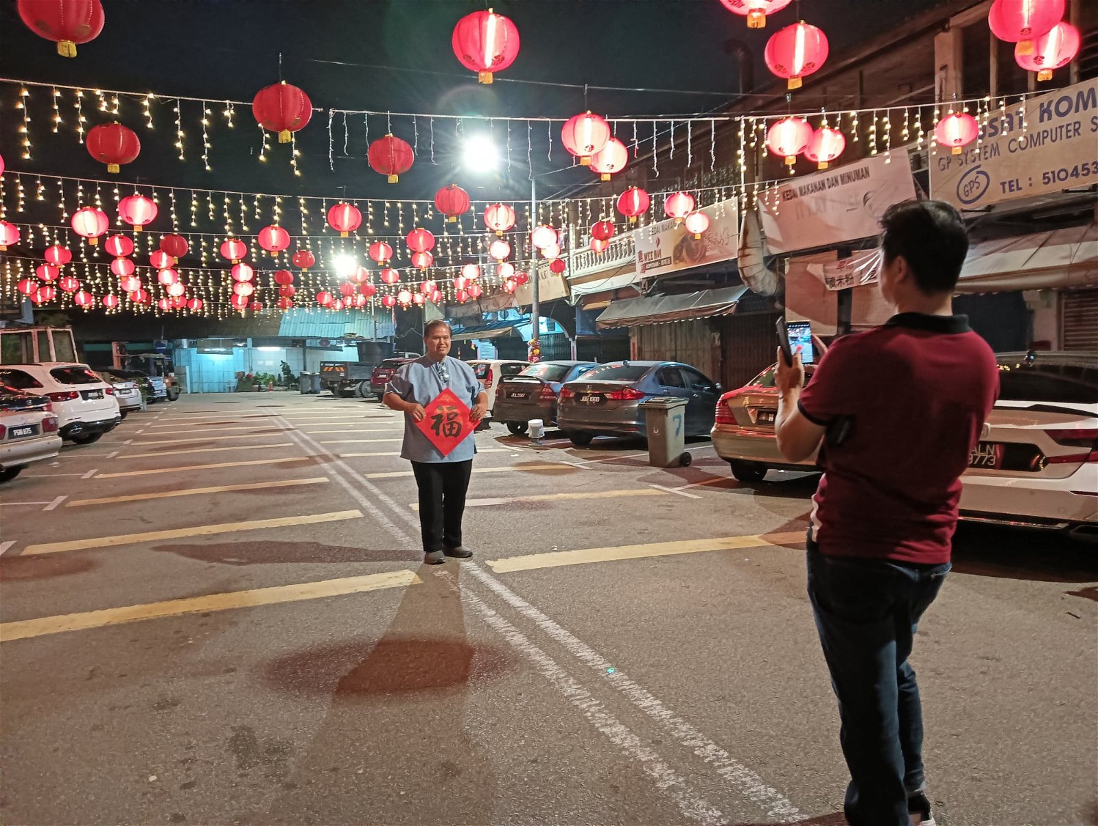 振林山老街张灯结彩，充满浓浓的农历新年气息，欢迎各界来临正月十六到访在振林山老街举办的艺术文化节。