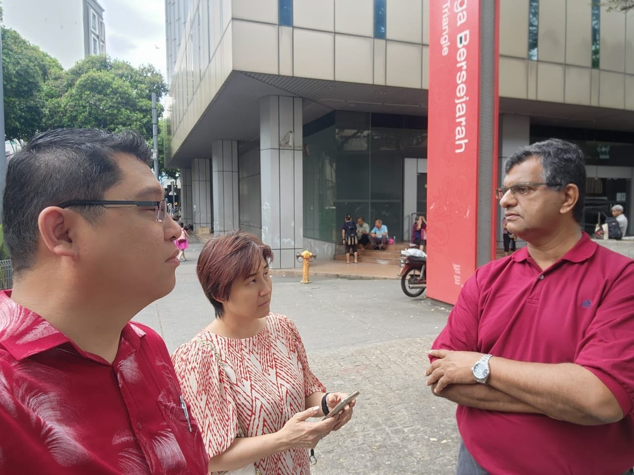 隆市中心流浪者问题严峻，吉隆坡市政局咨询委员黎正兴、梁爱君和巴希尔要求尽快解决。