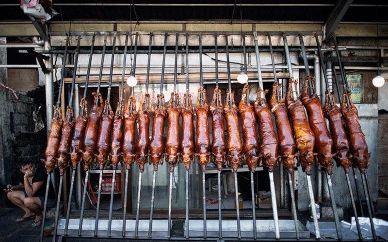 鉴于农场减少猪只供应不足，导致雪隆地区一头烧猪价格飙升至超过1800至2000令吉！