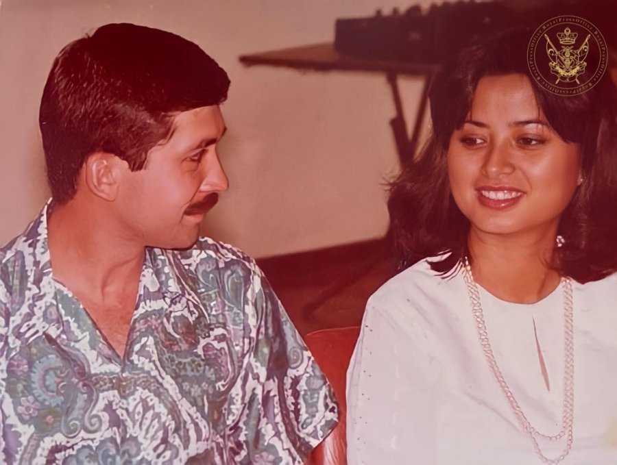 苏丹依布拉欣（左）在1982年9月22日与霹雳州公主拉惹查丽苏菲雅结婚。