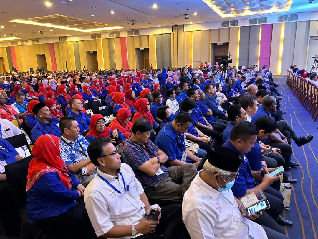 多达1600名国阵和希盟霹雳州领袖及代表出席该大会。