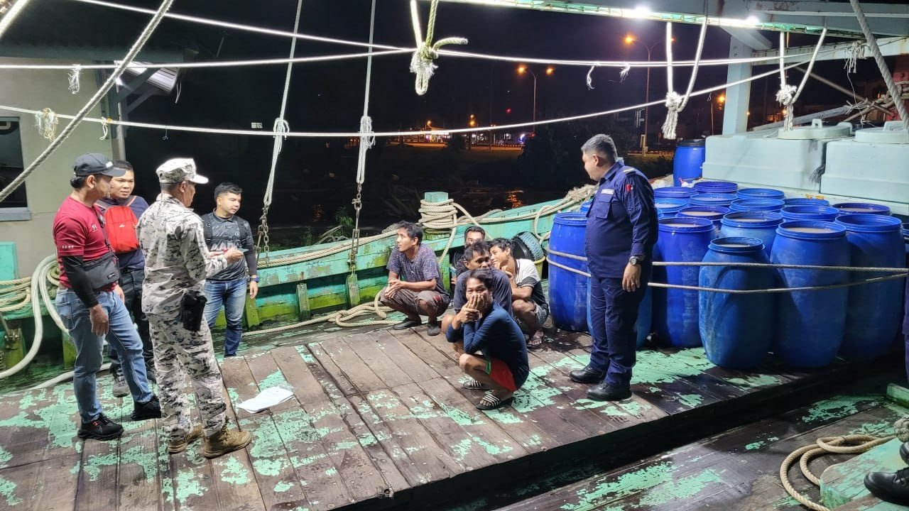 8名渔民尿液检测结果对毒品呈阳性反应。