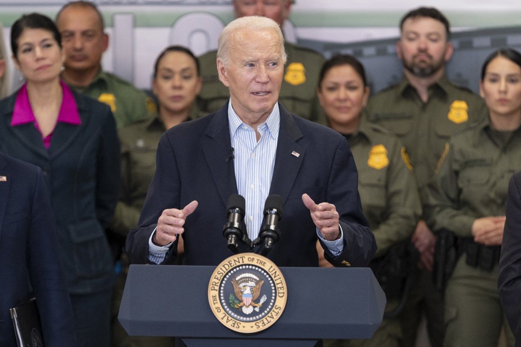 美国总统拜登当地时间周四，在得克萨斯州奥尔米托的布朗斯维尔站发表有关移民和边境安全的讲话。（图取自法新社）