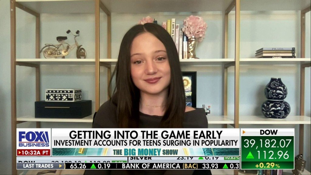 苏菲娅接受FOX Business访问。