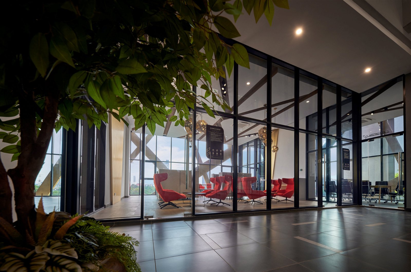 Parc3 的商务中心提供Wifi、舒适的个人工作空间和会议室，让您可更弹性地居家办公。