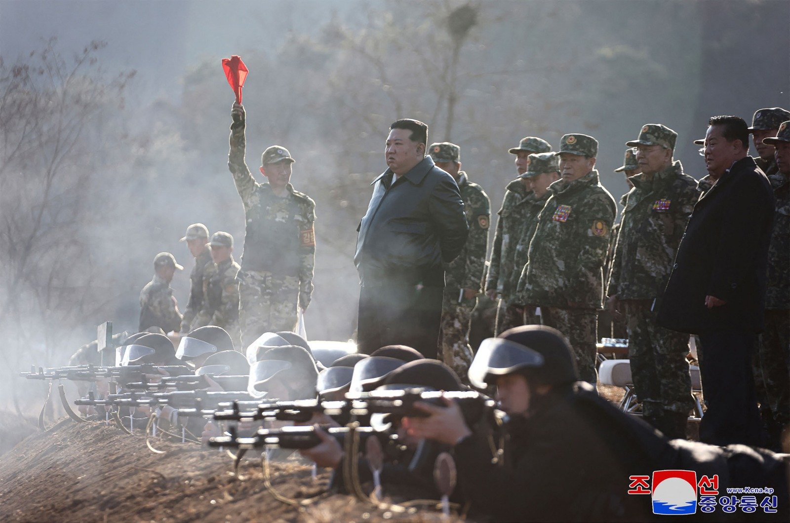 朝鲜最高领导人长金正恩周三前往西北地区的重要作战训练基地，参观设施并指导训练。（图取自朝中社/法新社）