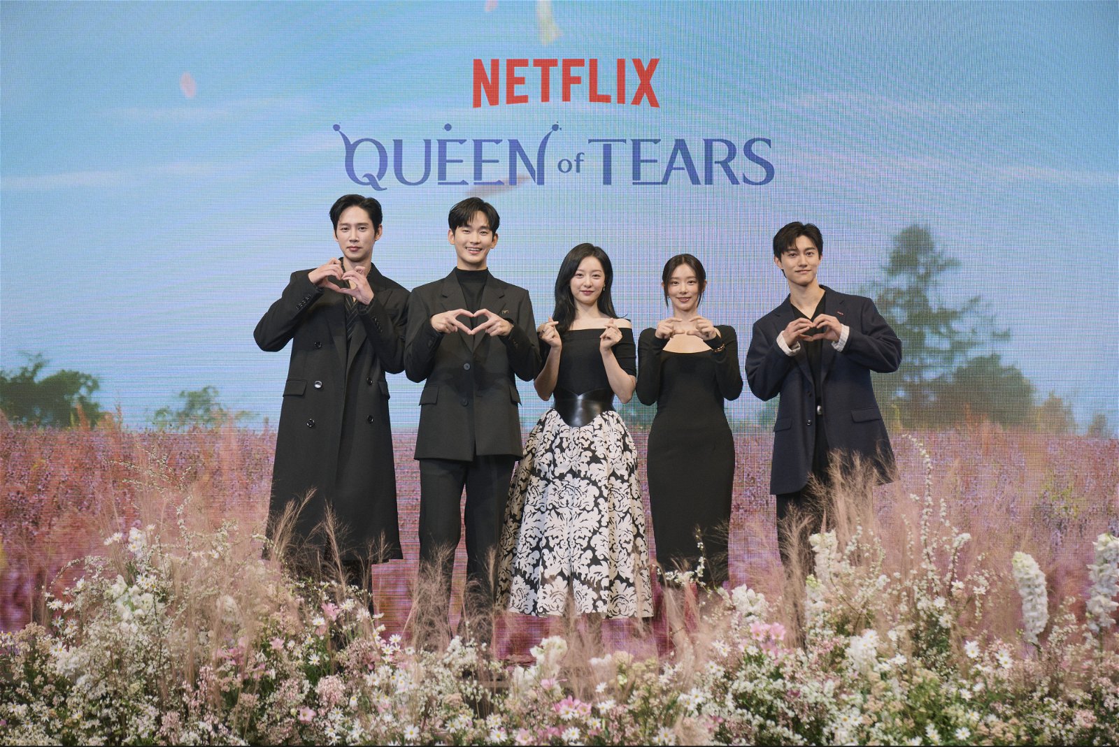 《泪之女王》主演朴成焄（左起）、金秀贤、金智媛、李主傧和郭东延。