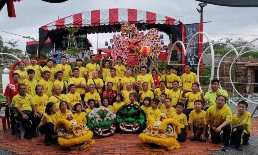 太平峇登福全宫中华五祖拳龙狮团全体成员合照。