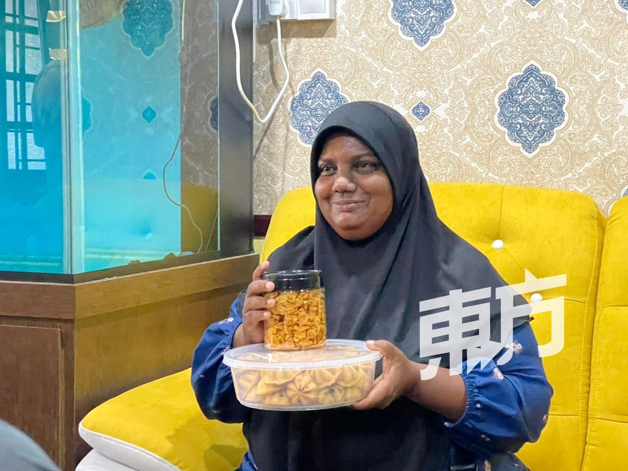 诺卡玛丽雅靠著售卖面乾（Mee Siput ）为女童筹募2000令吉，她将继续售卖麦片饼乾和鸡蛋糕为有需要人士筹款。