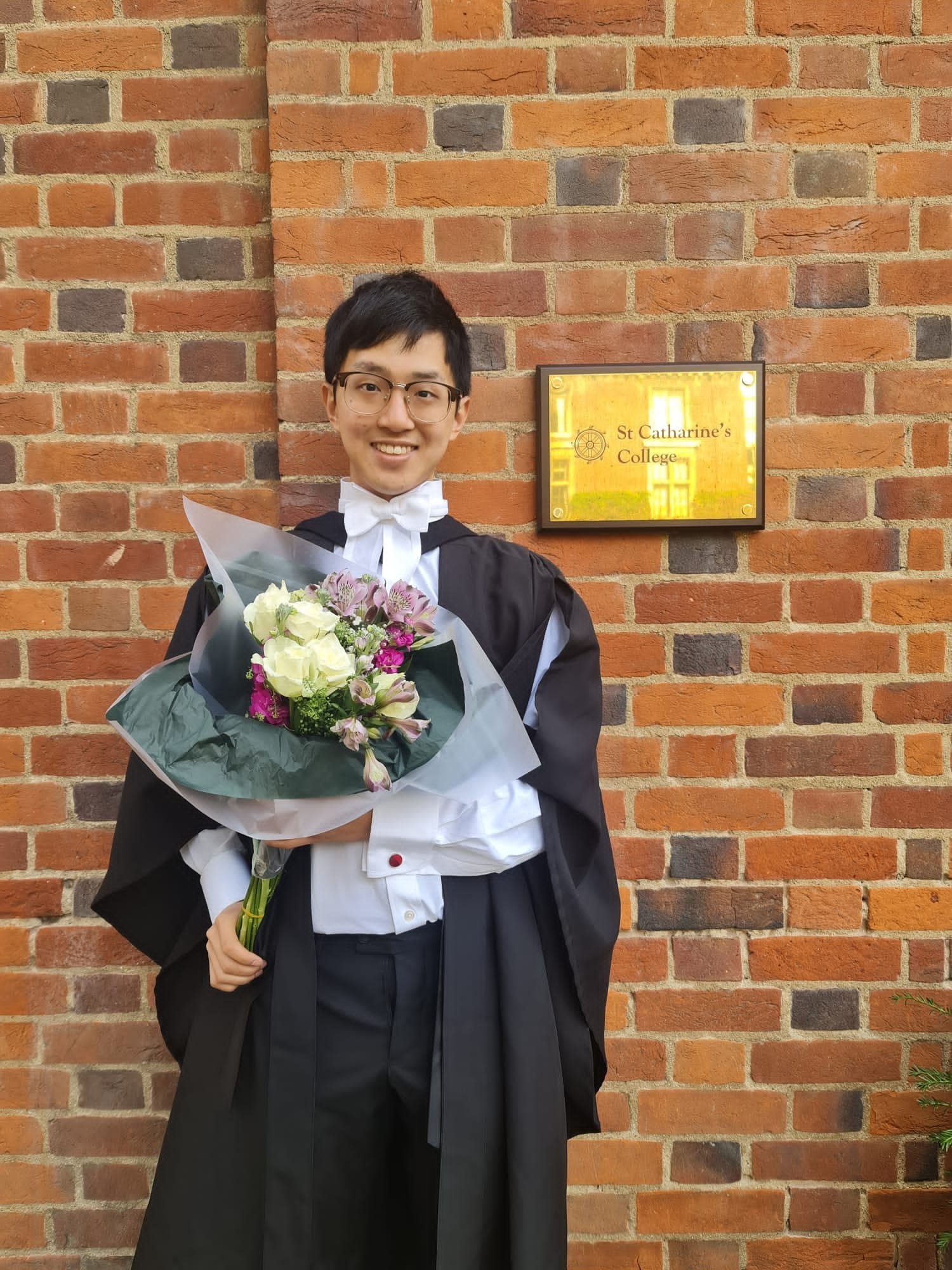在2021年，陈子扬以一等成绩考取剑桥大学社会学硕士学位，当时还获得院长的表彰信函。