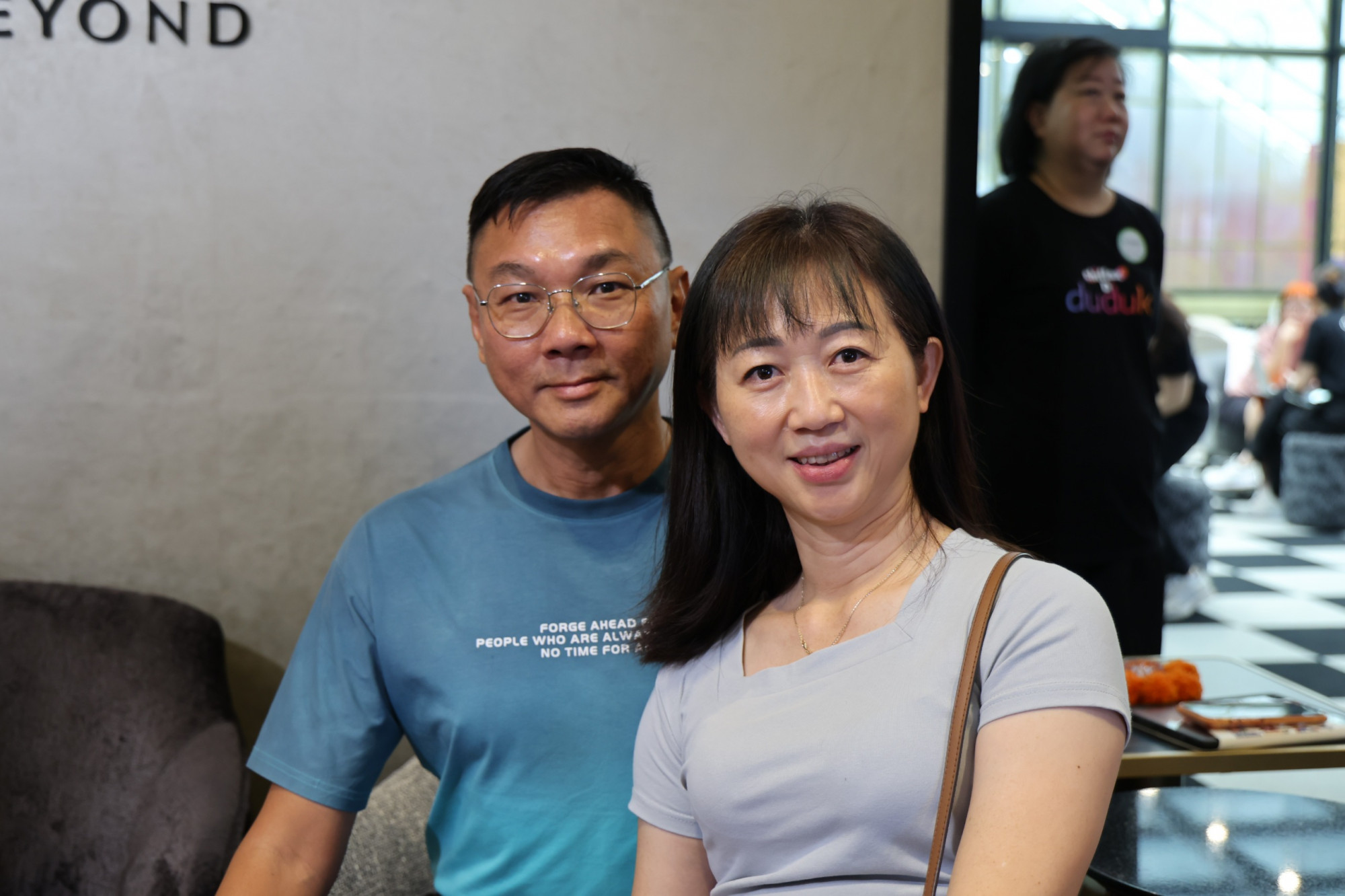 叶宗钦（左）与黄镁云。