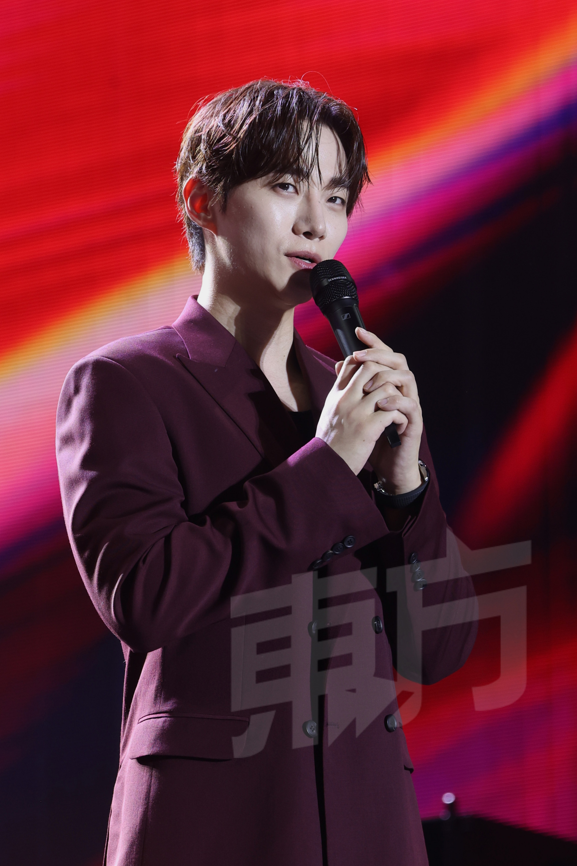 李俊昊今年还会有两部新剧轮番上阵，还呼吁大家一定要记得捧场！